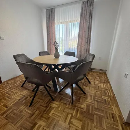 & - Insula Apartamento *